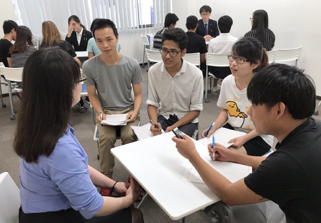 日本語教師は不足しています